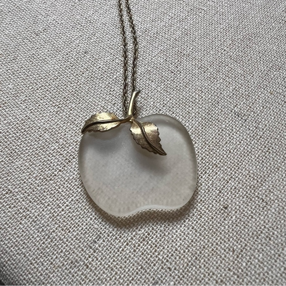 Vintage Avon Frosted Apple Pendant Necklace - Goldtone